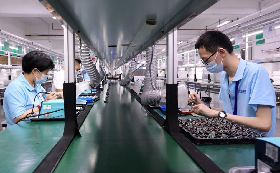新华社记者 黄国保 摄针对跨境货物进出口业务不畅问题,东莞市商务局